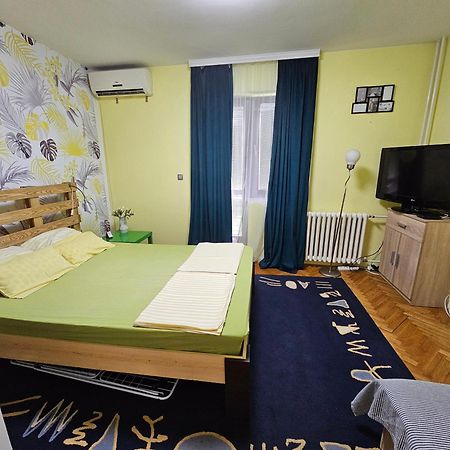 Apartman Yellow House Leilighet Novi Sad Eksteriør bilde