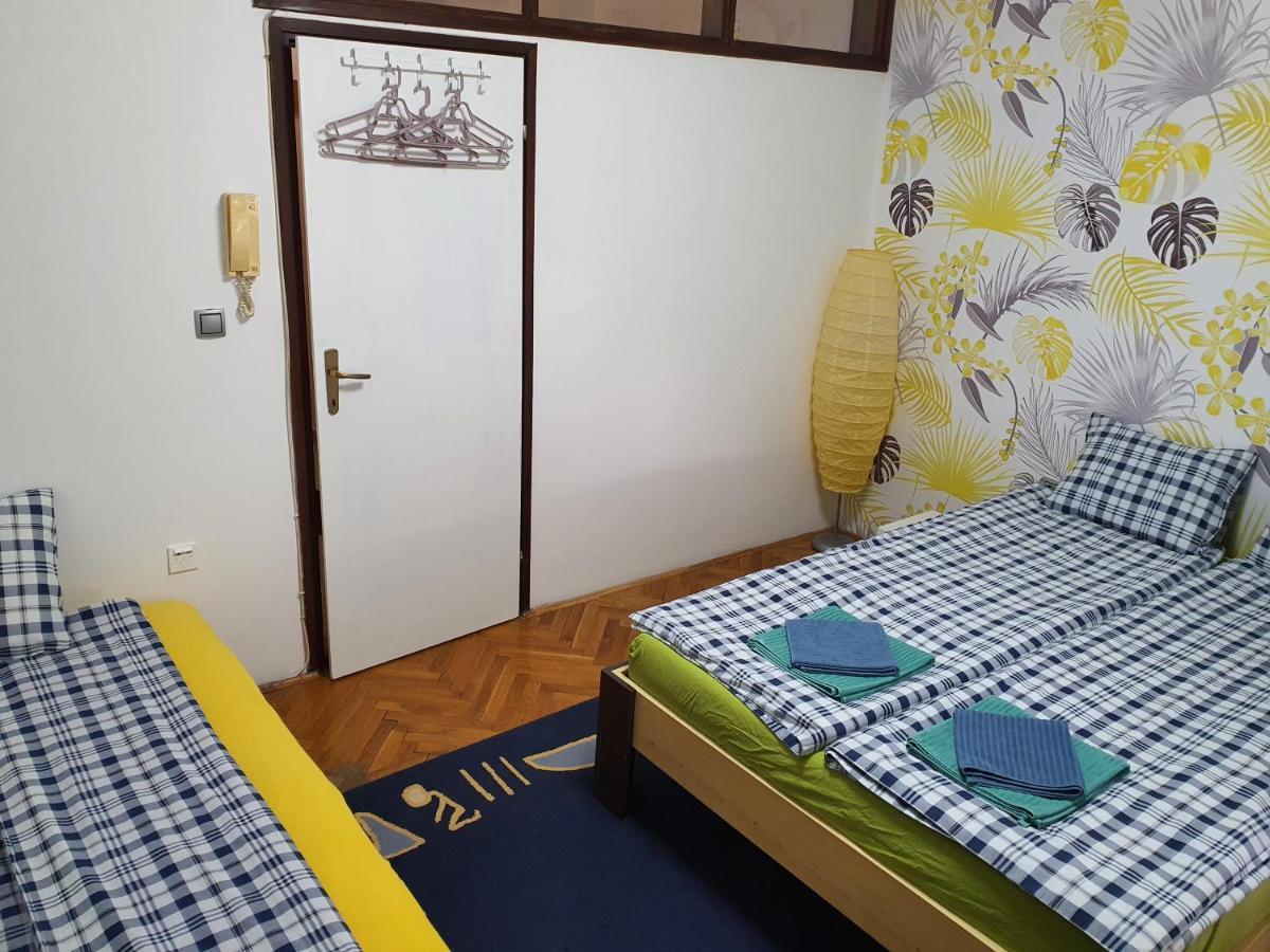 Apartman Yellow House Leilighet Novi Sad Eksteriør bilde