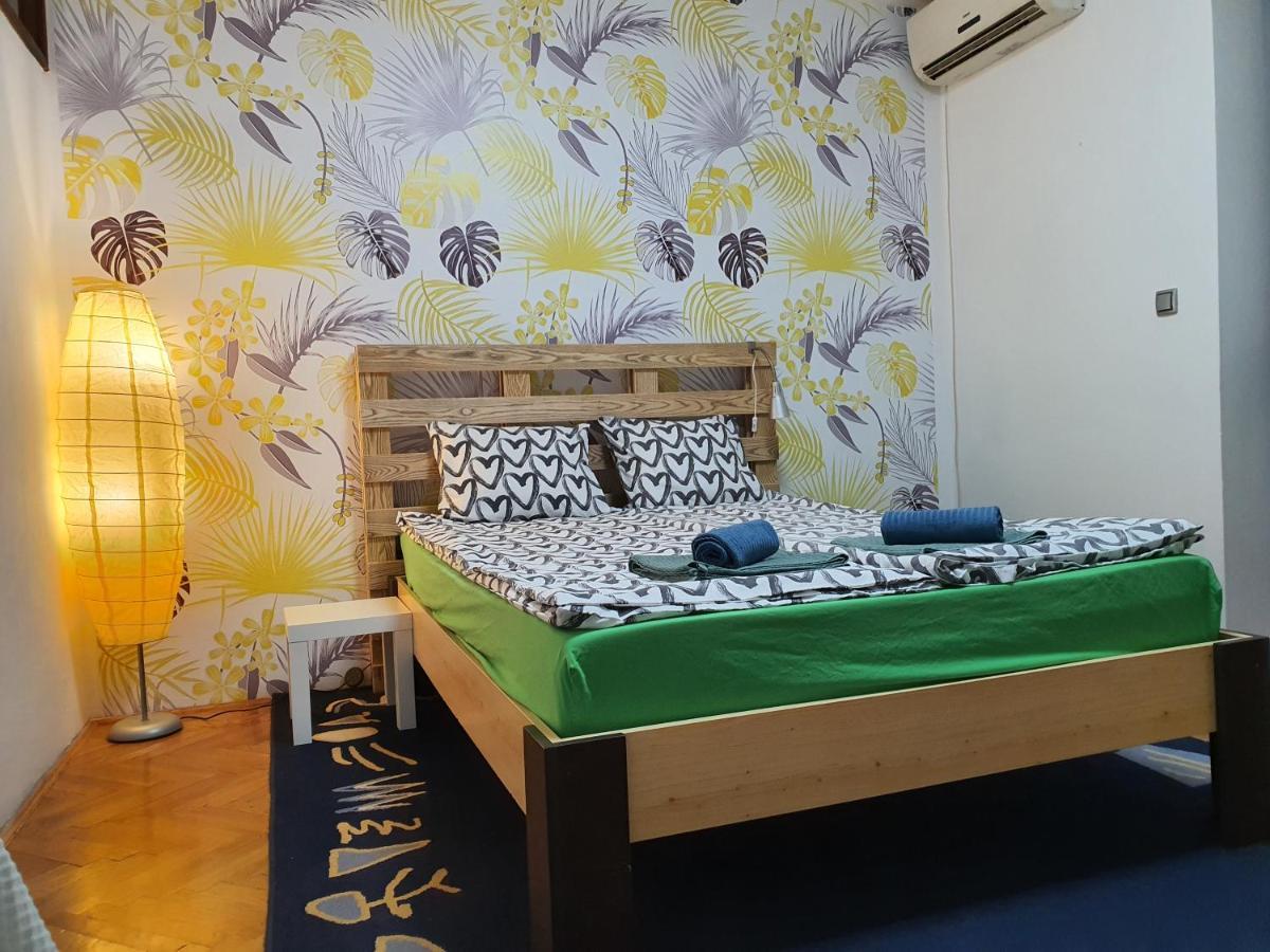 Apartman Yellow House Leilighet Novi Sad Eksteriør bilde