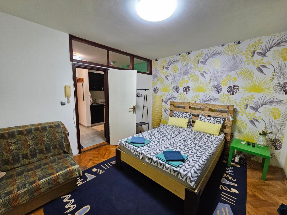 Apartman Yellow House Leilighet Novi Sad Eksteriør bilde