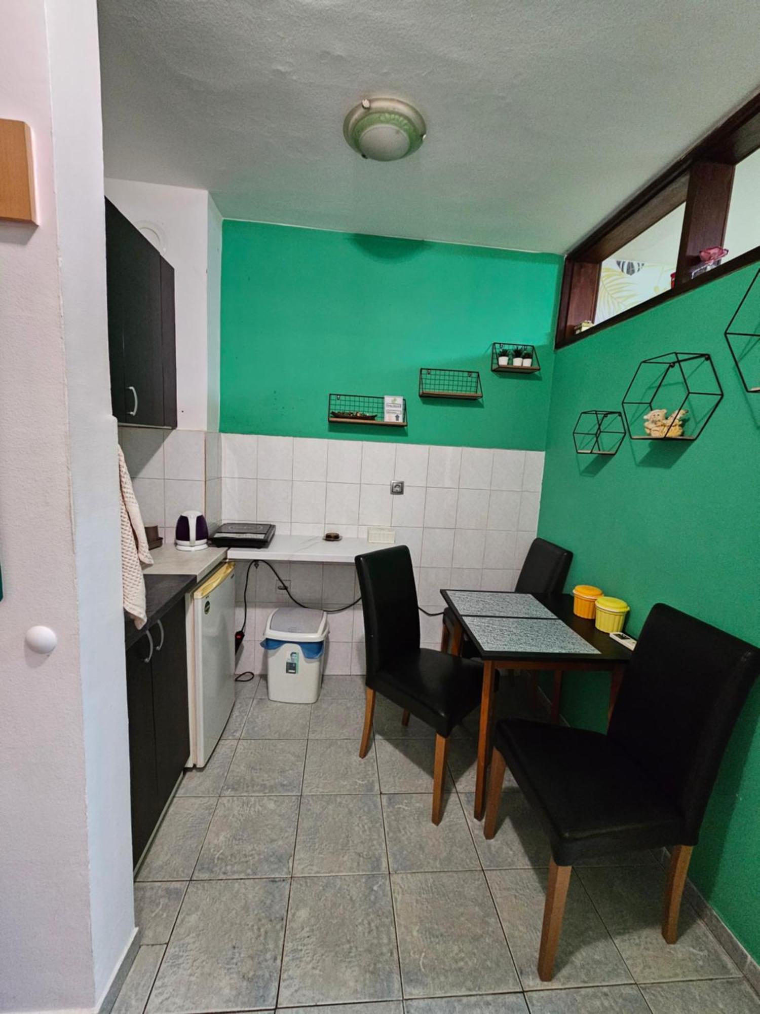 Apartman Yellow House Leilighet Novi Sad Eksteriør bilde