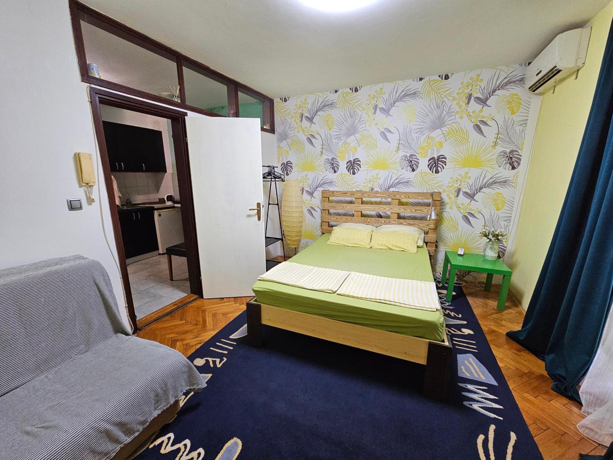 Apartman Yellow House Leilighet Novi Sad Eksteriør bilde